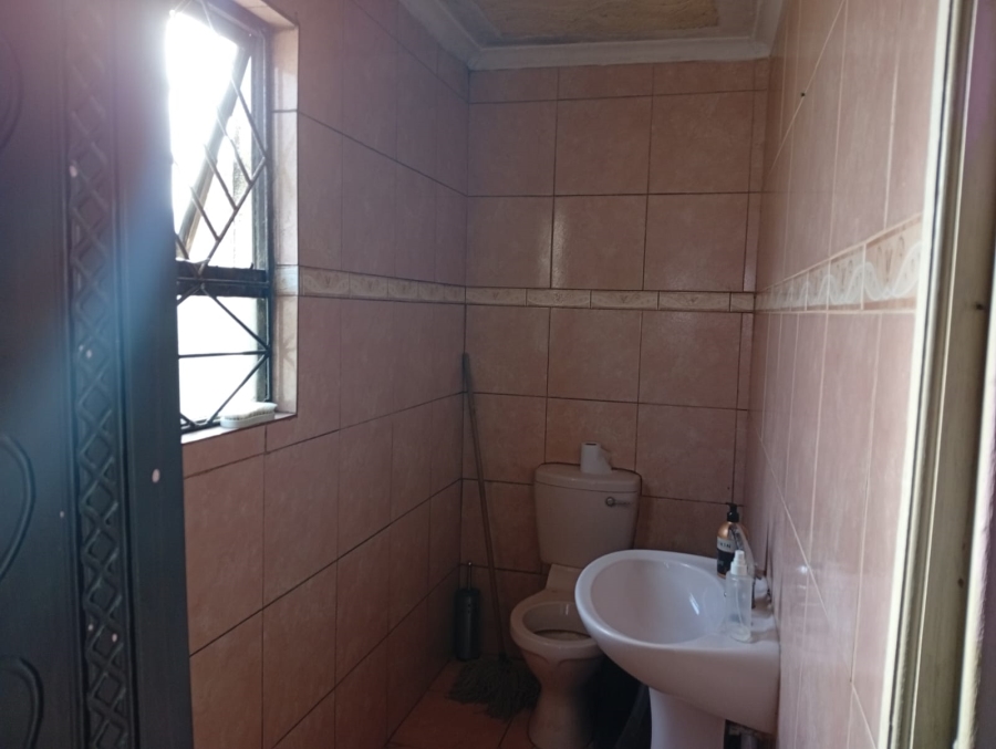 3 Bedroom Property for Sale in Umrhabulo Triangle Western Cape